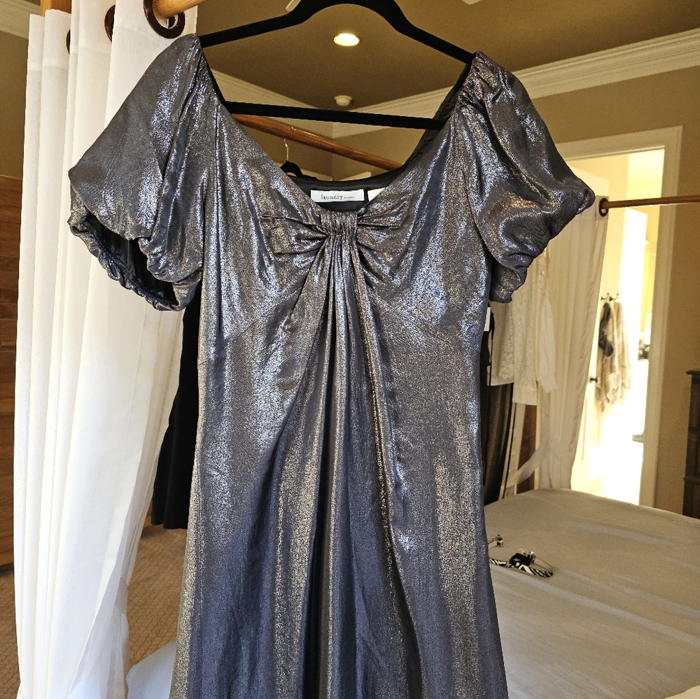 Dress 👗  made by Laundry by Design.  Size 0